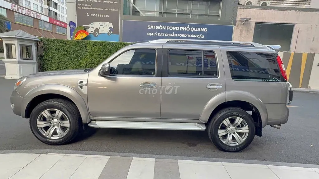 Ford Everest 2011 photo 2