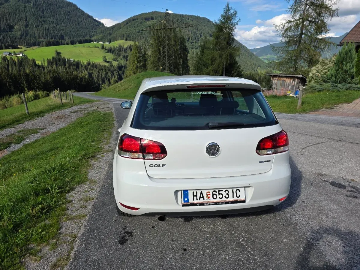 Volkswagen Golf 2010 photo 2