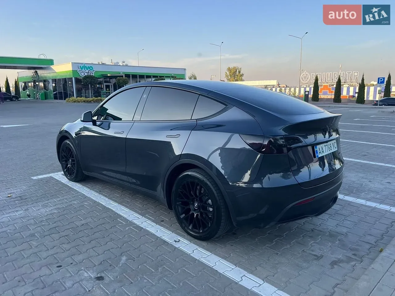 Tesla Model Y 2024 photo 3