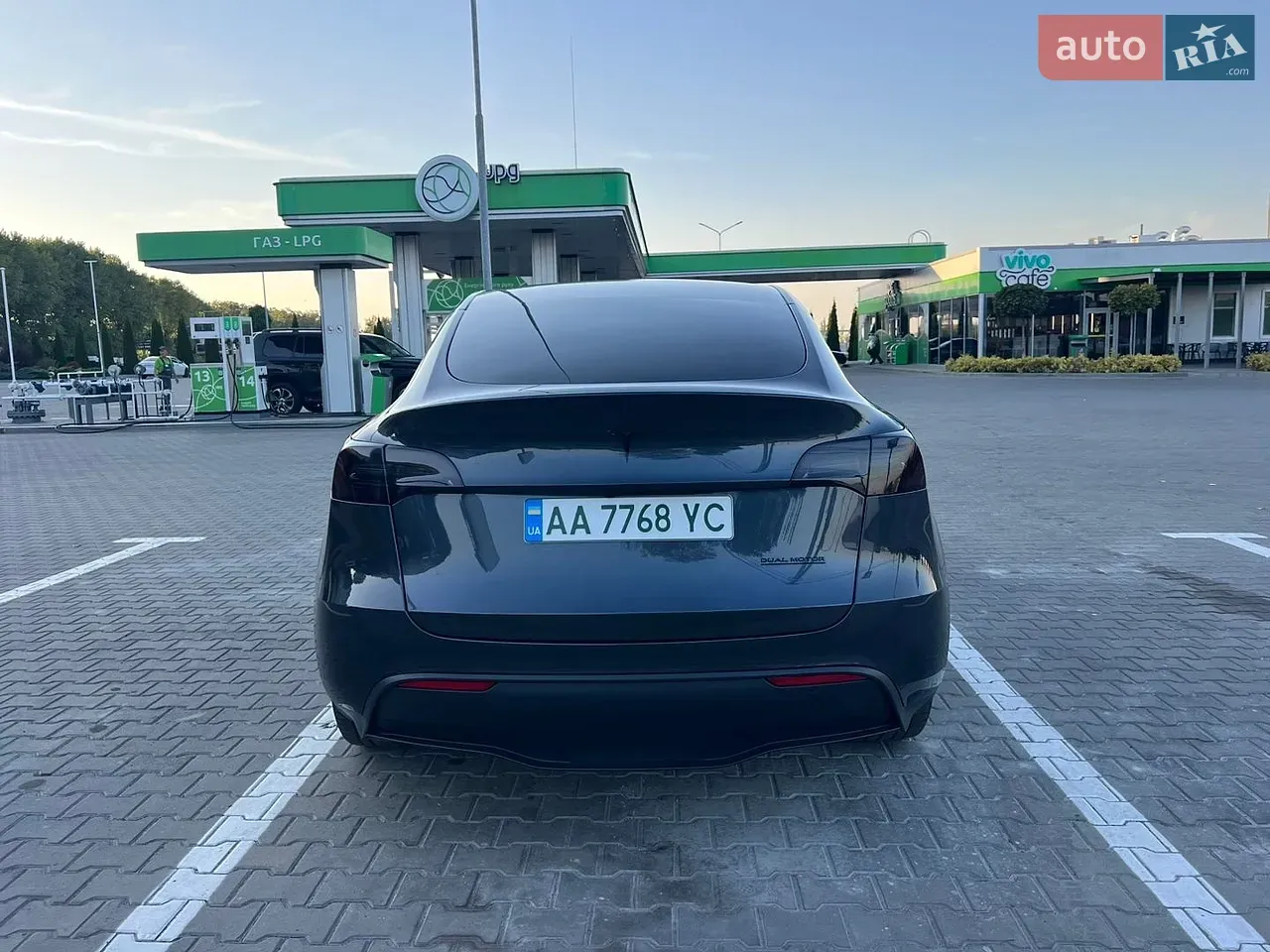 Tesla Model Y 2024 photo 4
