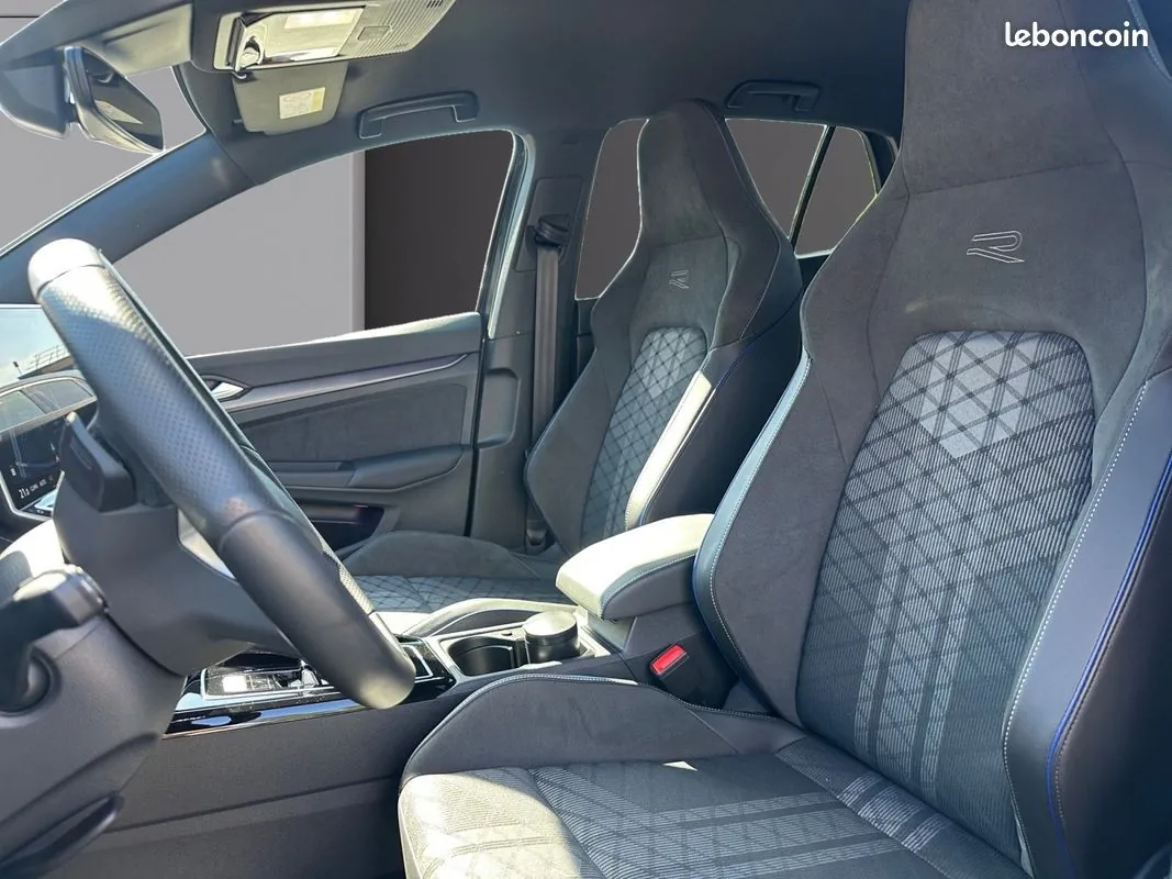 Volkswagen Golf 2025 photo 5