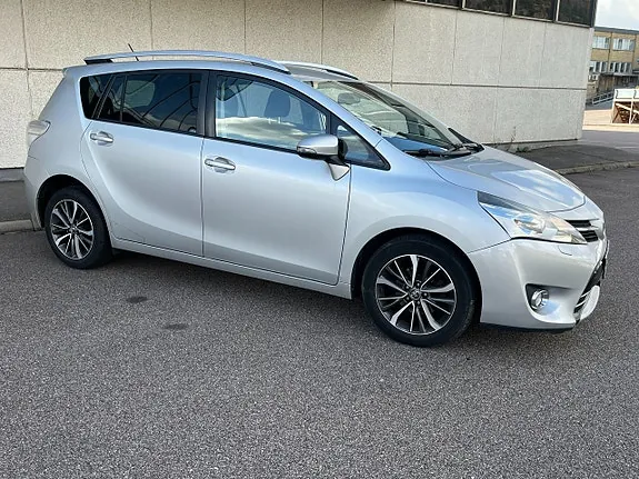 Toyota Verso 2016 photo 2