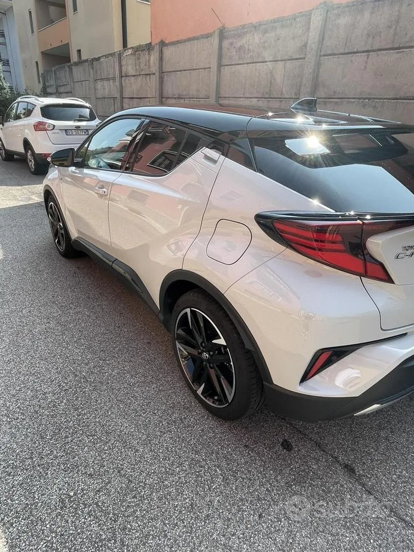 Toyota C-Hr 2023 photo 2