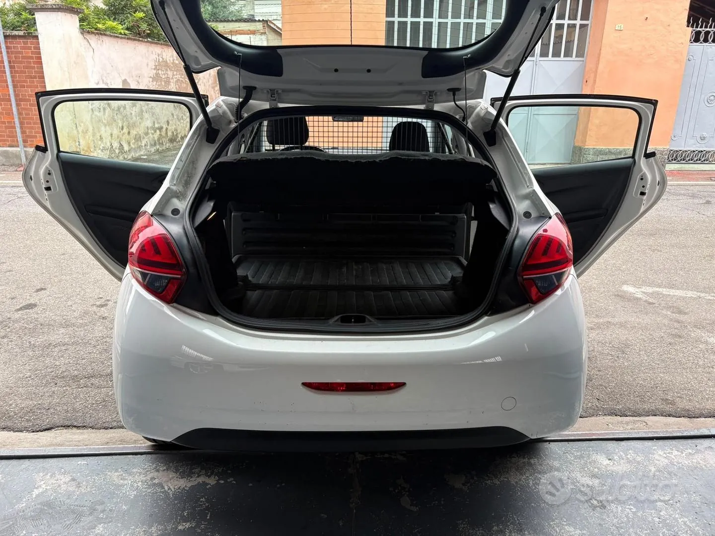Peugeot 208 2017 photo 3
