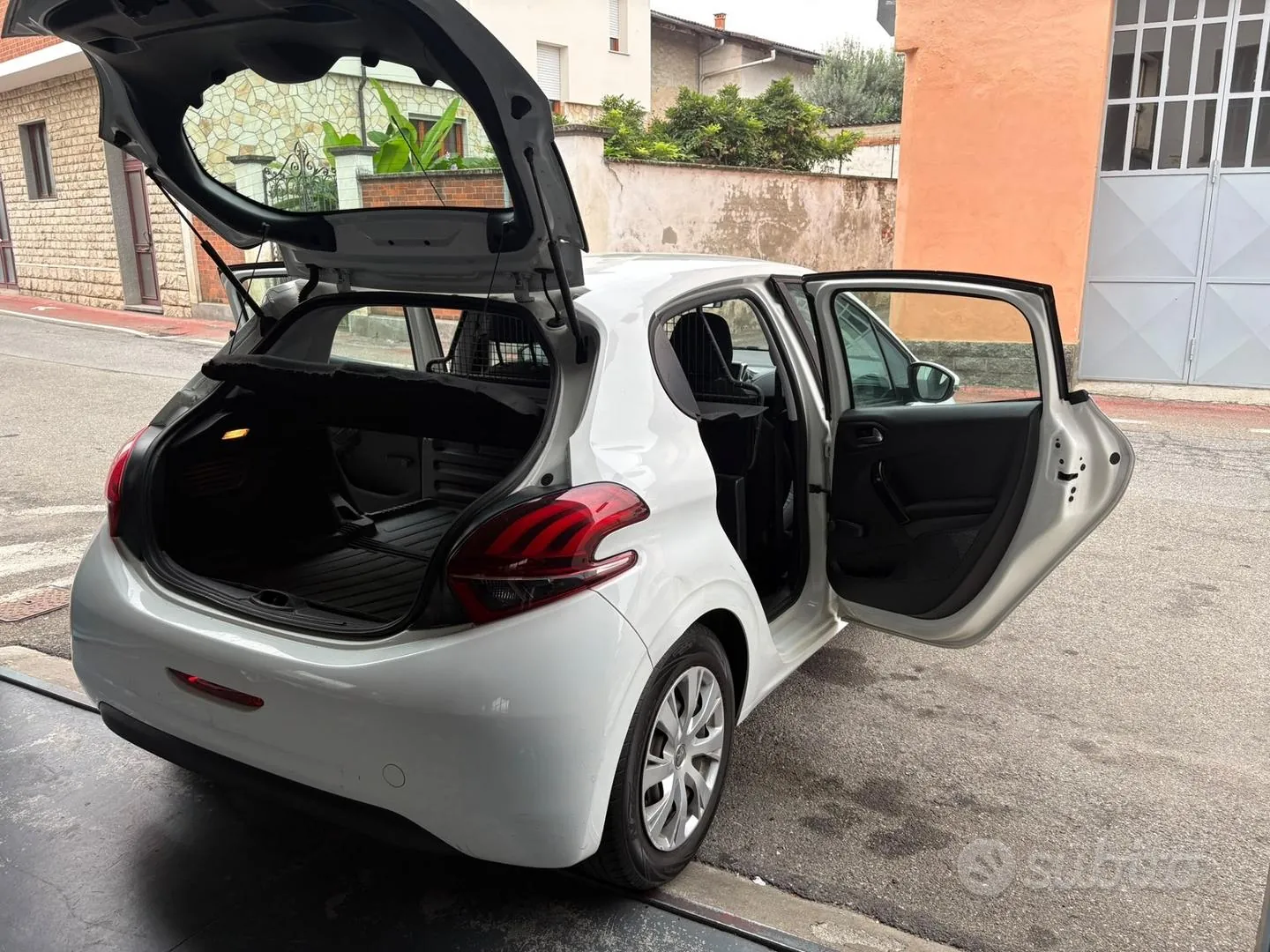 Peugeot 208 2017 photo 4