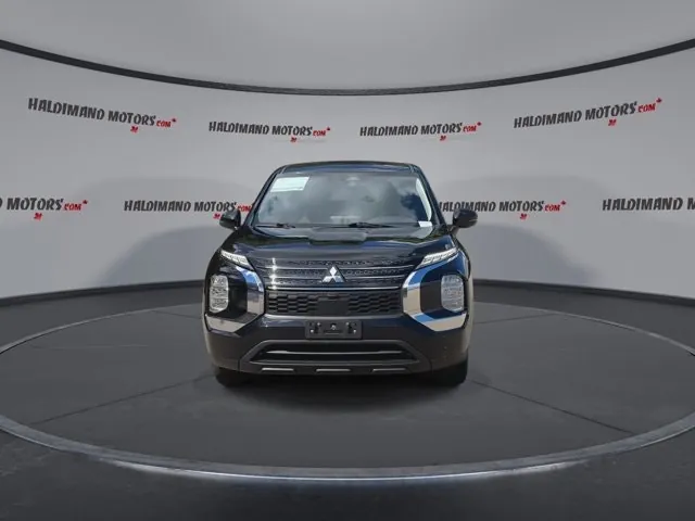 Mitsubishi Outlander 2023 photo 3