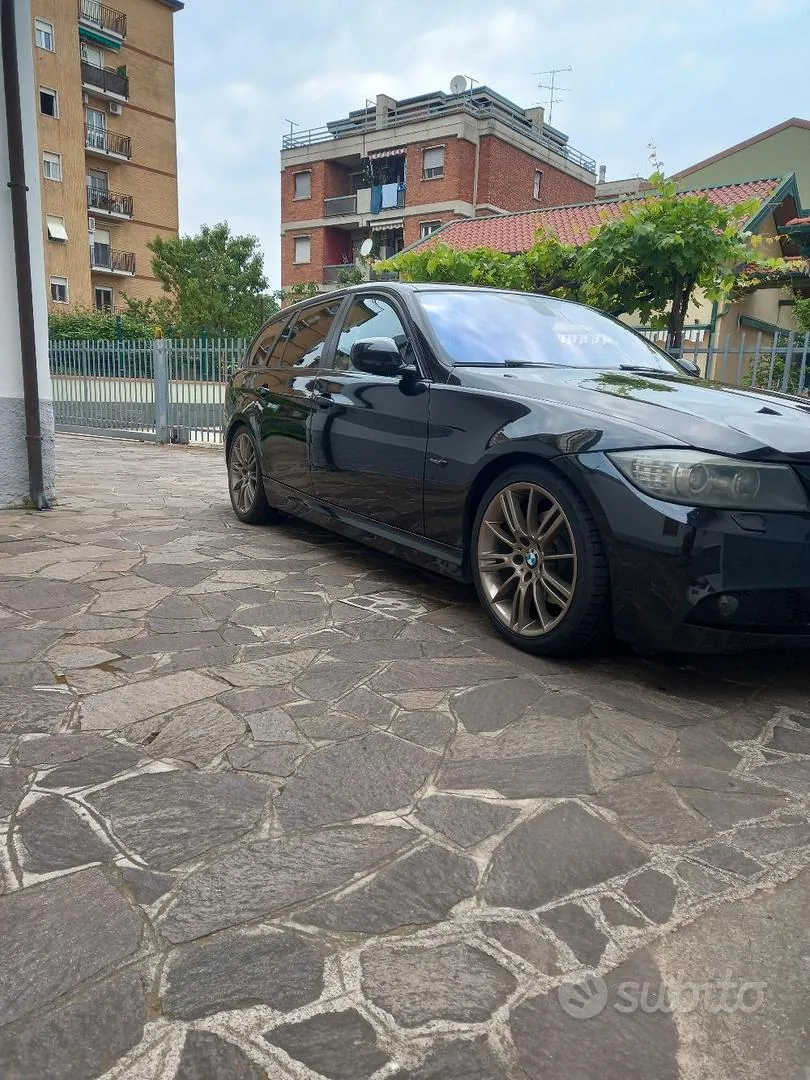 BMW 3 Series 2011 photo 3