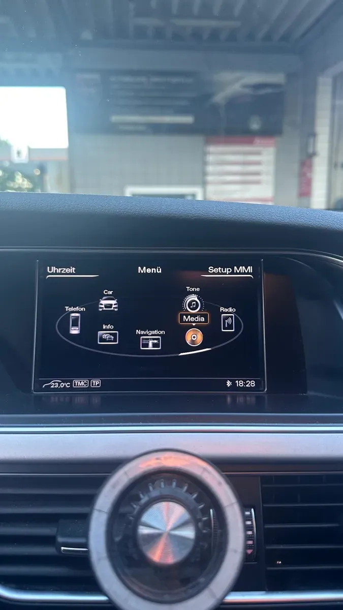 Audi A4 2015 photo 2
