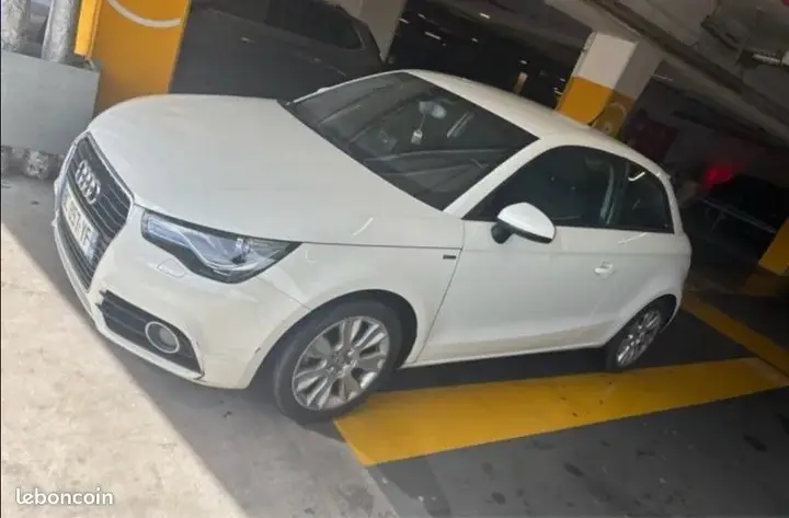 Audi A1 2010 photo 2