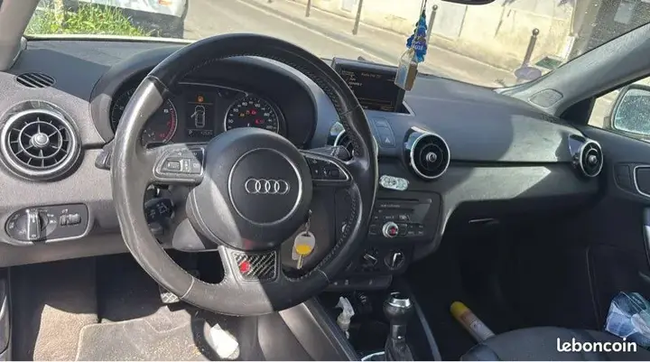 Audi A1 2010 photo 3