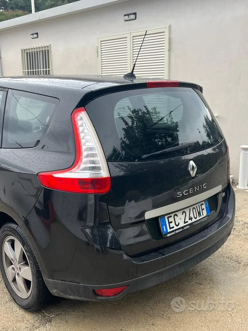 Renault Scenic 2010 photo 2