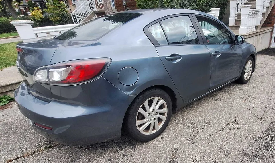 Mazda Mazda3 2012 photo 4