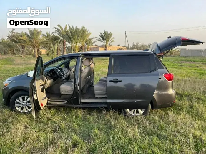 Kia Sedona 2016 photo 2