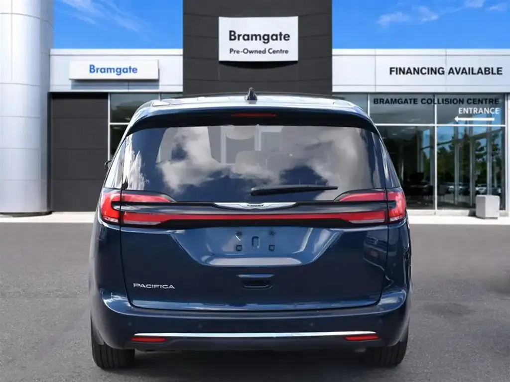 Chrysler Pacifica 2024 photo 3
