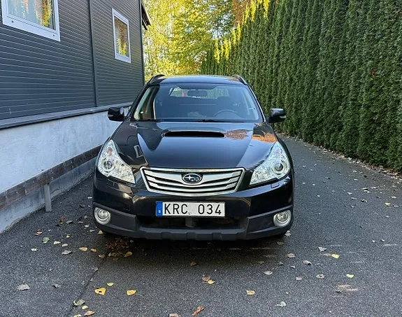 Subaru Outback 2010 photo 2