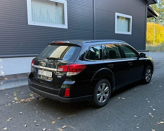 Subaru Outback 2010 photo 3