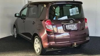 Toyota Ractis 2010 photo 5