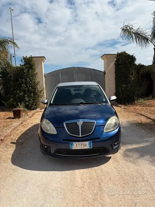 Lancia Ypsilon