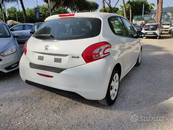 Peugeot 208 2015 photo 3