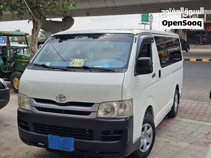 Toyota Hiace 2009 photo 2