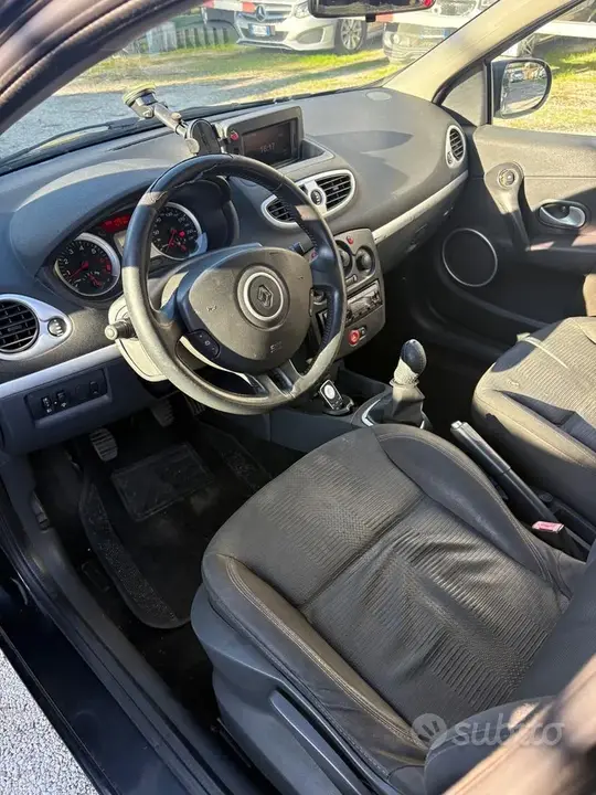 Renault Clio 2011 photo 5