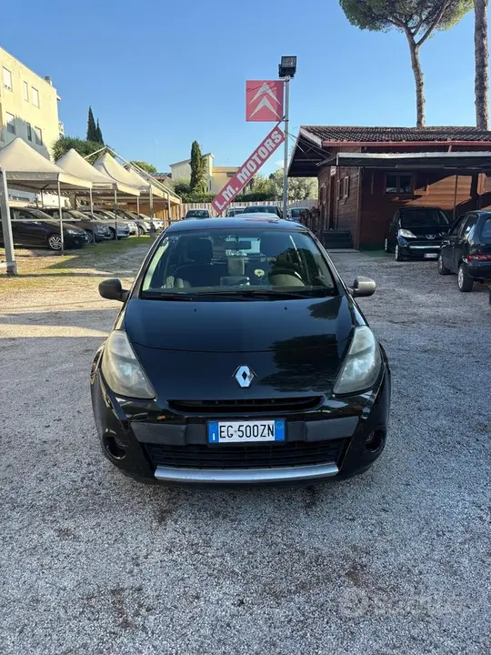 Renault Clio 2011 photo 2
