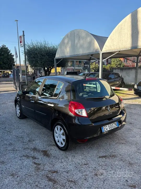 Renault Clio 2011 photo 3
