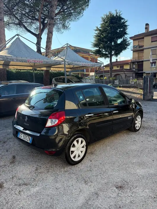 Renault Clio 2011 photo 4