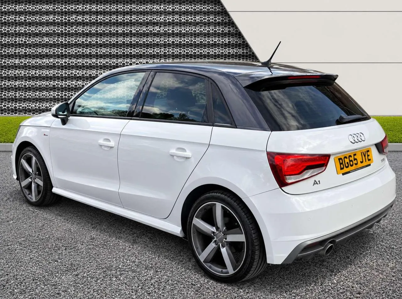 Audi A1 2015 photo 2