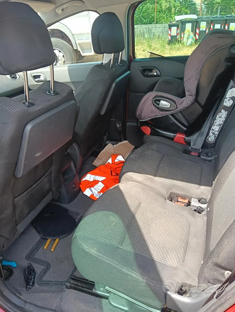 Peugeot 5008 2010 photo 3