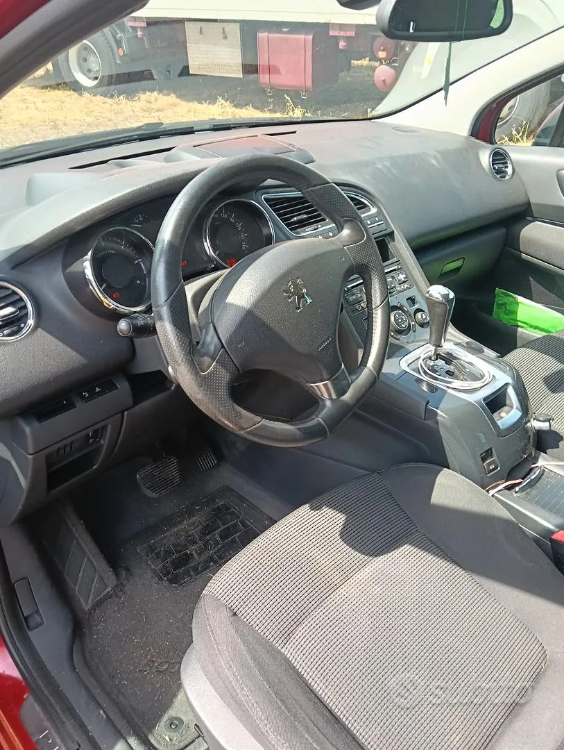 Peugeot 5008 2010 photo 2