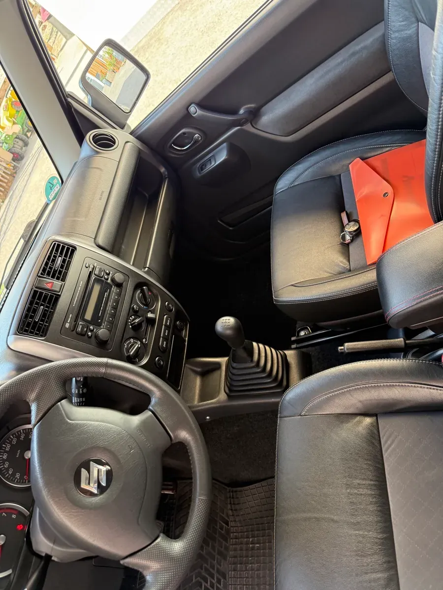 Suzuki Jimny 2010 photo 3