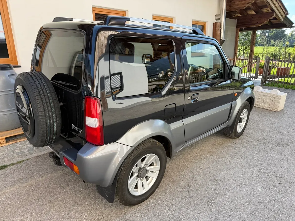 Suzuki Jimny 2010 photo 2
