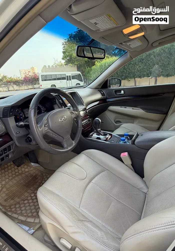 Infiniti G37 2010 photo 4