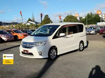 Nissan Serena 2012 photo 4