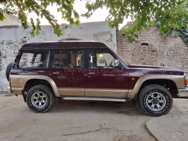 Nissan Safari