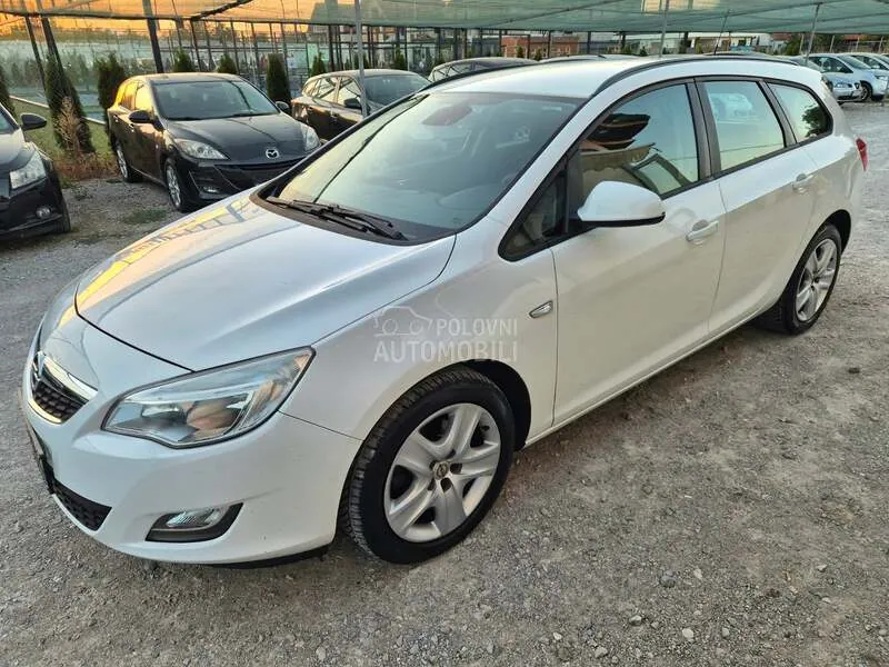 Opel Astra J