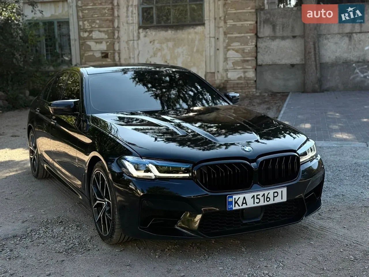 BMW 5 Series 2018 photo 2