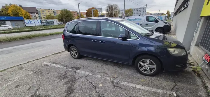 Volkswagen Sharan 2012 photo 2
