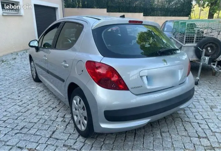Peugeot 207 2007 photo 2