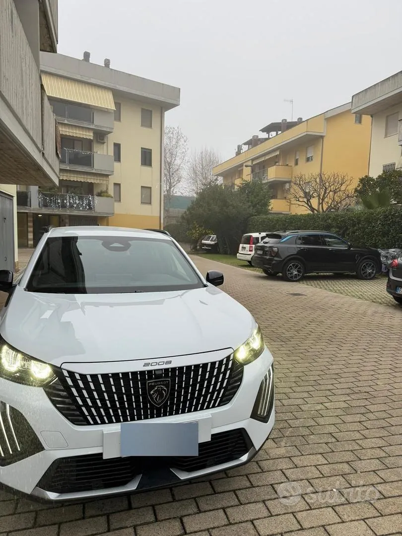 Peugeot 2008 Allure 2025 photo 2