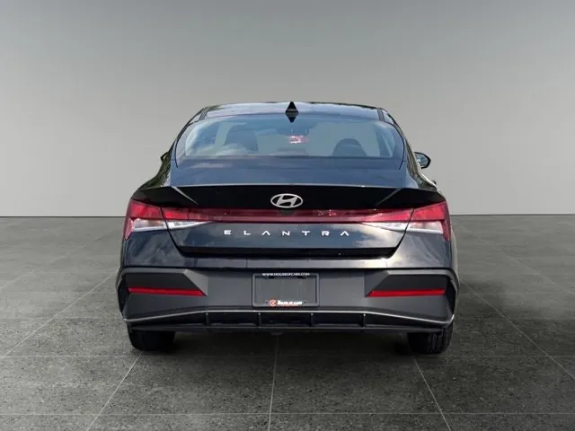 Hyundai Elantra Preferred 2025 photo 5
