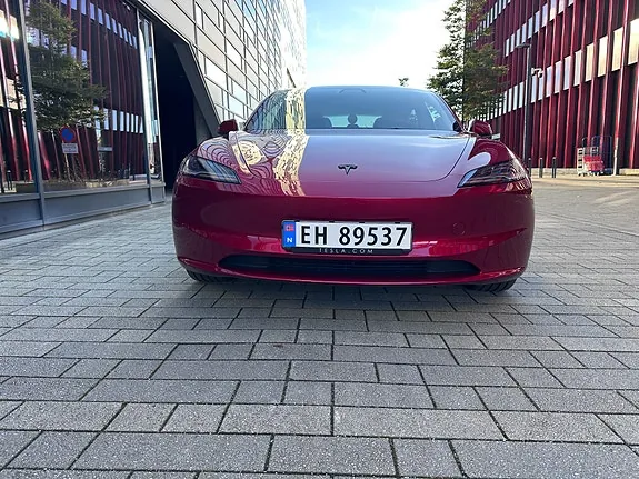 Tesla Model 3 2024 photo 3