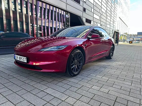 Tesla Model 3 2024 photo 4