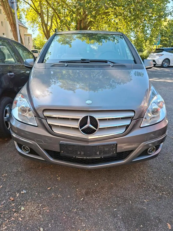 Mercedes-Benz B 200