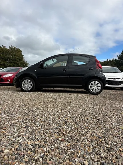 Peugeot 107 2013 photo 3