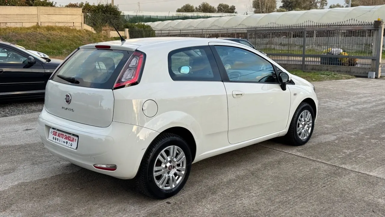 Fiat Punto 2012 photo 3