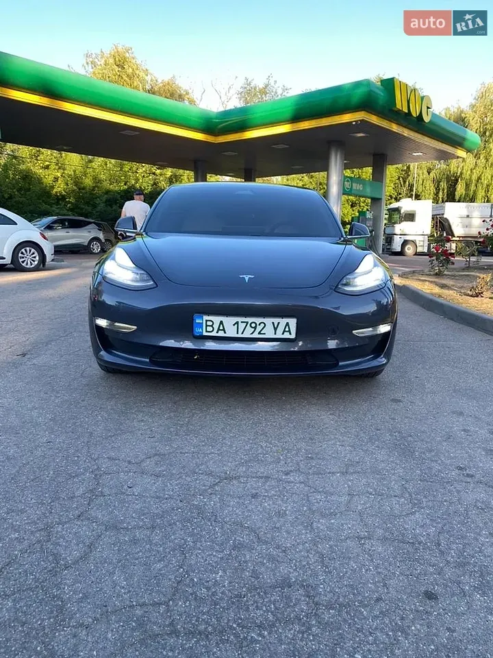 Tesla Model 3 2018 photo 3