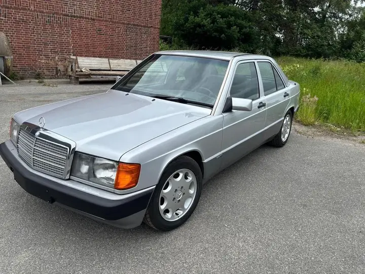 Mercedes-Benz 190E