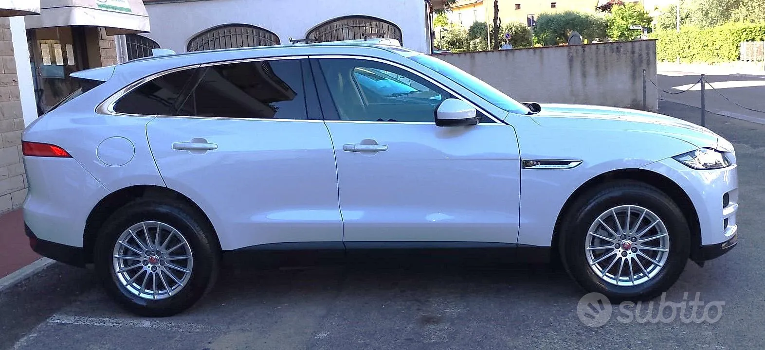 Jaguar F-Pace 2017 photo 3
